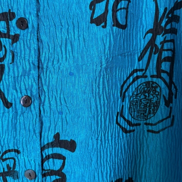 Chico's Turquoise Crinkle Button Up Blouse with Black Oriental Writing; Size XL - Picture 9 of 9